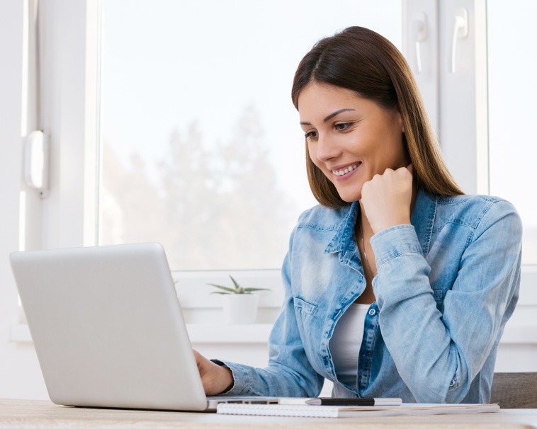 Woman using her laptop | La Bella Medispa